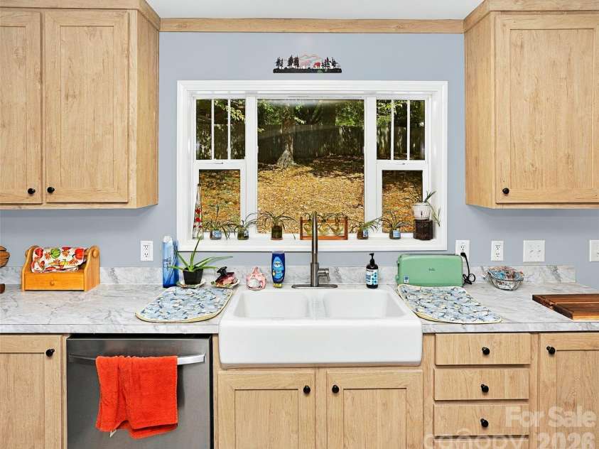 203 Beaverdam Loop Road, Candler, NC 28715.  MLS# CAR4429811, YatesRealty ID 56200. 