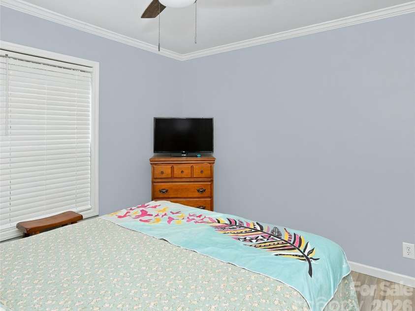 203 Beaverdam Loop Road, Candler, NC 28715.  MLS# CAR4429811, YatesRealty ID 56200. 