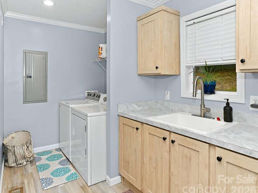 203 Beaverdam Loop Road, Candler, NC 28715.  MLS# CAR4429811, YatesRealty ID 56200. 