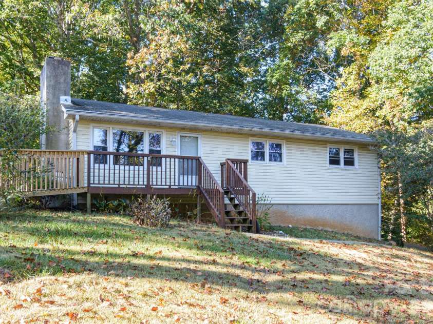 86 Johnston Boulevard, Asheville, NC 28806.  MLS# CAR4430005, YatesRealty ID 56208. 