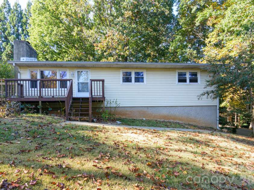 86 Johnston Boulevard, Asheville, NC 28806.  MLS# CAR4430005, YatesRealty ID 56208. 