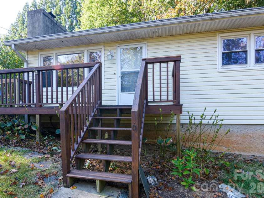 86 Johnston Boulevard, Asheville, NC 28806.  MLS# CAR4430005, YatesRealty ID 56208. 