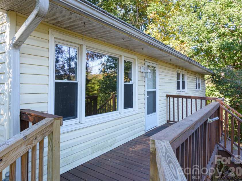 86 Johnston Boulevard, Asheville, NC 28806.  MLS# CAR4430005, YatesRealty ID 56208. 