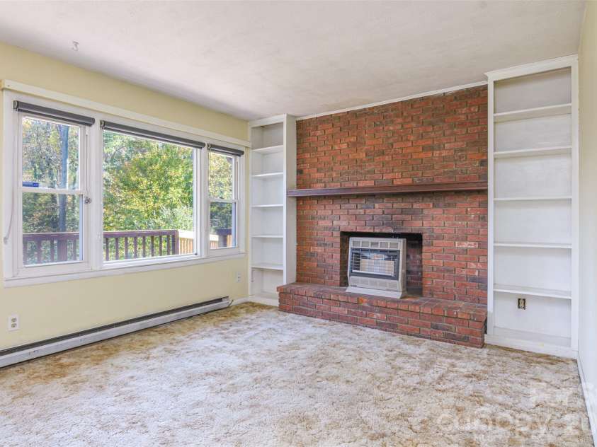 86 Johnston Boulevard, Asheville, NC 28806.  MLS# CAR4430005, YatesRealty ID 56208. 