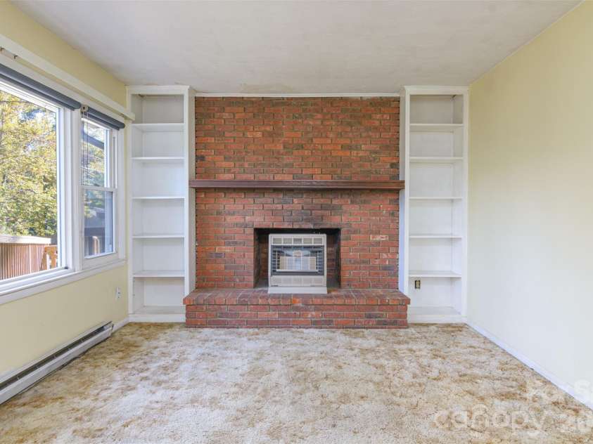 86 Johnston Boulevard, Asheville, NC 28806.  MLS# CAR4430005, YatesRealty ID 56208. 