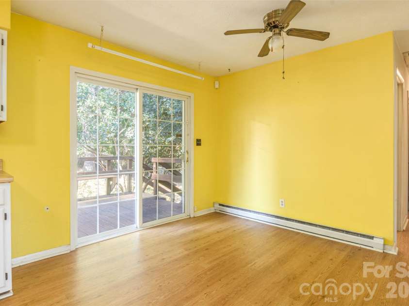 86 Johnston Boulevard, Asheville, NC 28806.  MLS# CAR4430005, YatesRealty ID 56208. 