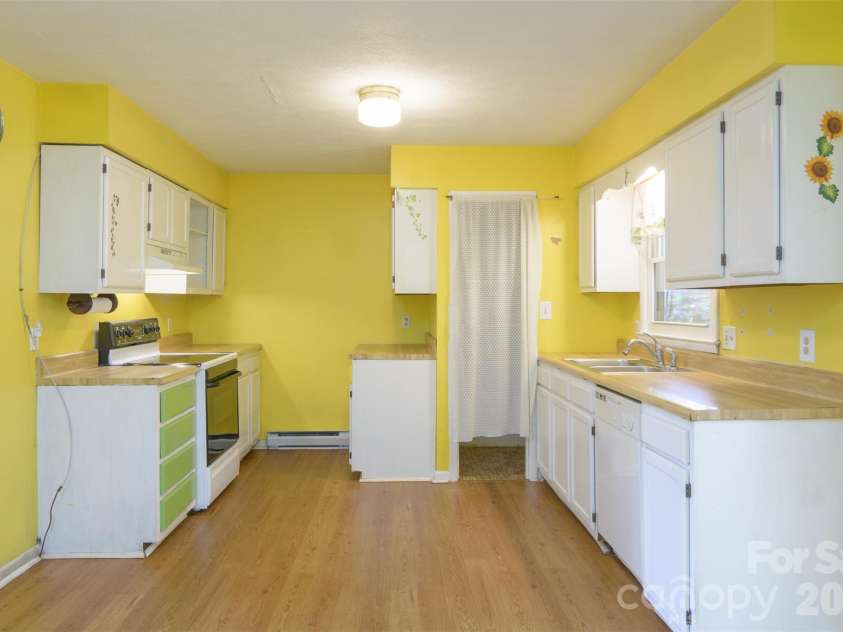 86 Johnston Boulevard, Asheville, NC 28806.  MLS# CAR4430005, YatesRealty ID 56208. 