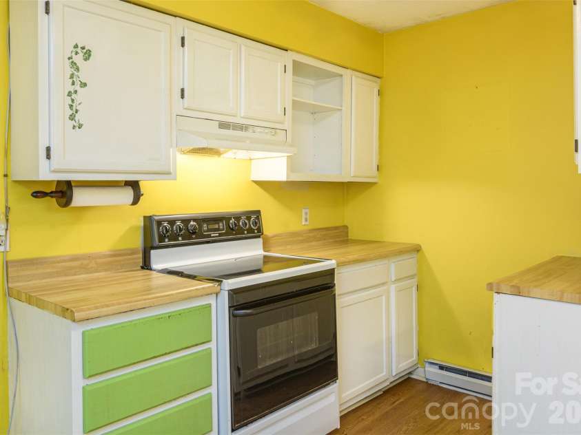 86 Johnston Boulevard, Asheville, NC 28806.  MLS# CAR4430005, YatesRealty ID 56208. 