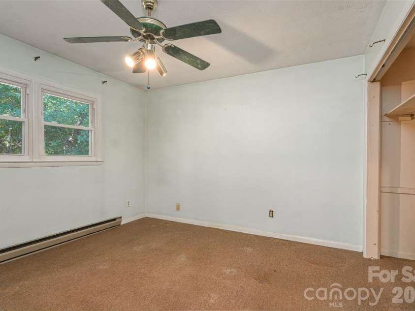 86 Johnston Boulevard, Asheville, NC 28806.  MLS# CAR4430005, YatesRealty ID 56208. 