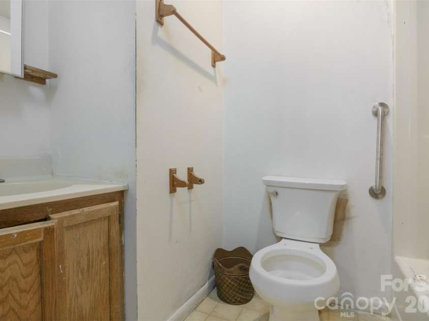 86 Johnston Boulevard, Asheville, NC 28806.  MLS# CAR4430005, YatesRealty ID 56208. 