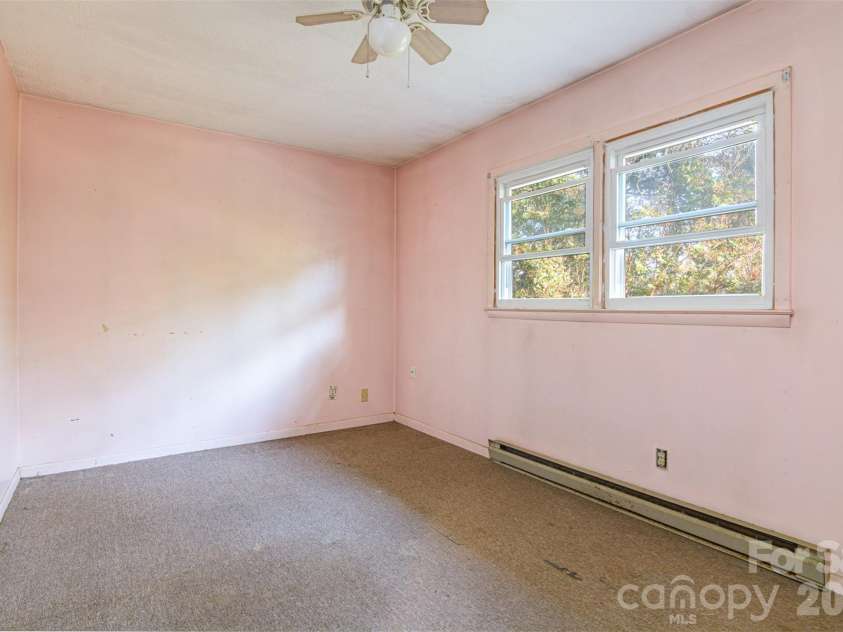 86 Johnston Boulevard, Asheville, NC 28806.  MLS# CAR4430005, YatesRealty ID 56208. 