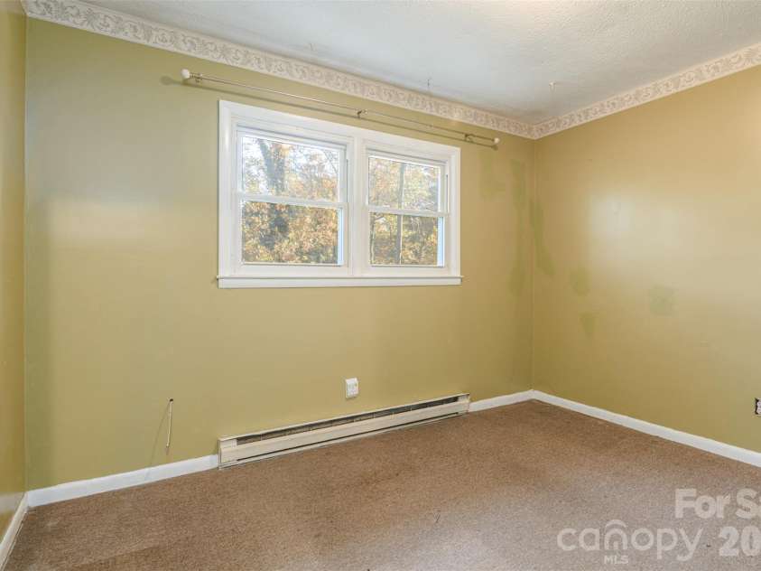 86 Johnston Boulevard, Asheville, NC 28806.  MLS# CAR4430005, YatesRealty ID 56208. 