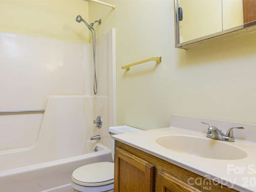 86 Johnston Boulevard, Asheville, NC 28806.  MLS# CAR4430005, YatesRealty ID 56208. 