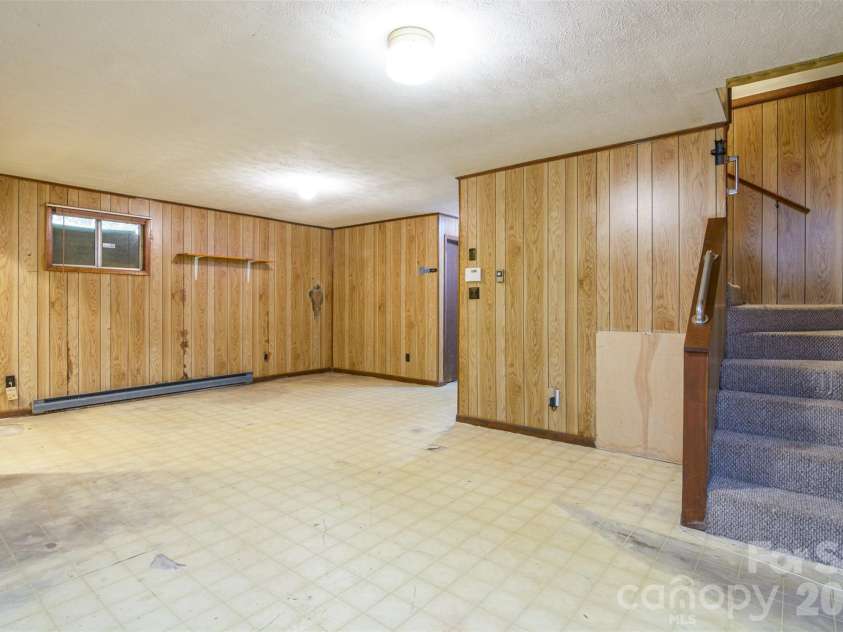 86 Johnston Boulevard, Asheville, NC 28806.  MLS# CAR4430005, YatesRealty ID 56208. 