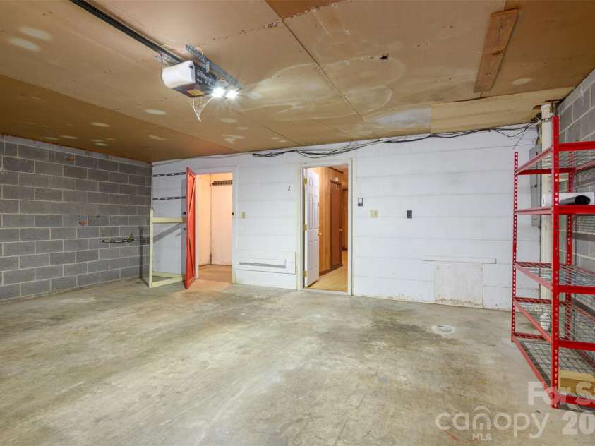 86 Johnston Boulevard, Asheville, NC 28806.  MLS# CAR4430005, YatesRealty ID 56208. 