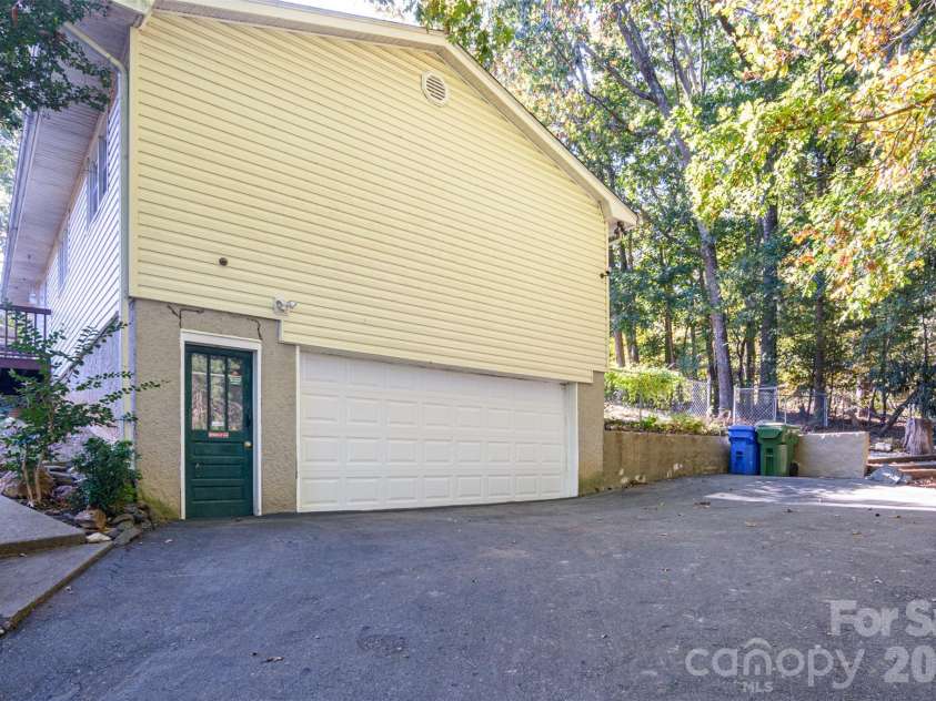 86 Johnston Boulevard, Asheville, NC 28806.  MLS# CAR4430005, YatesRealty ID 56208. 