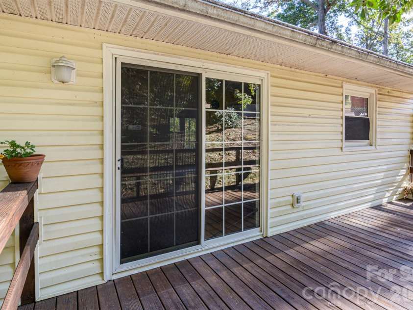 86 Johnston Boulevard, Asheville, NC 28806.  MLS# CAR4430005, YatesRealty ID 56208. 