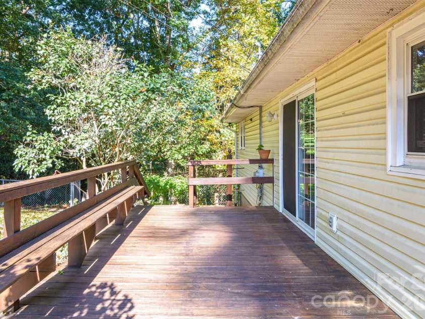 86 Johnston Boulevard, Asheville, NC 28806.  MLS# CAR4430005, YatesRealty ID 56208. 