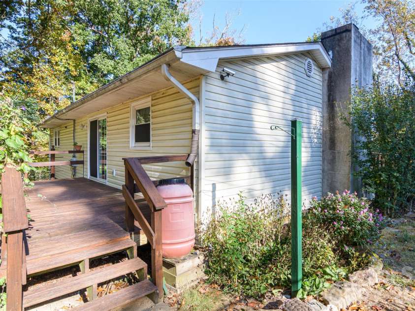 86 Johnston Boulevard, Asheville, NC 28806.  MLS# CAR4430005, YatesRealty ID 56208. 