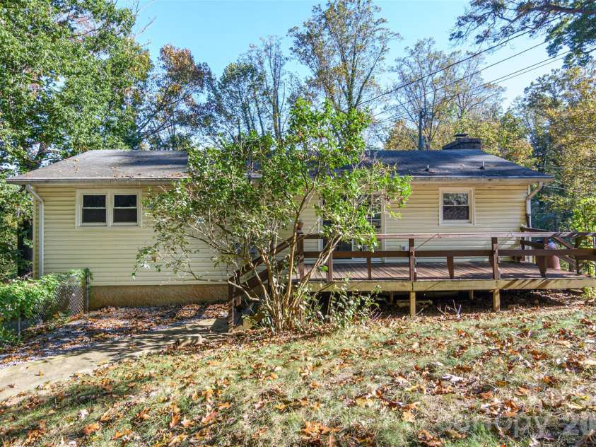 86 Johnston Boulevard, Asheville, NC 28806.  MLS# CAR4430005, YatesRealty ID 56208. 
