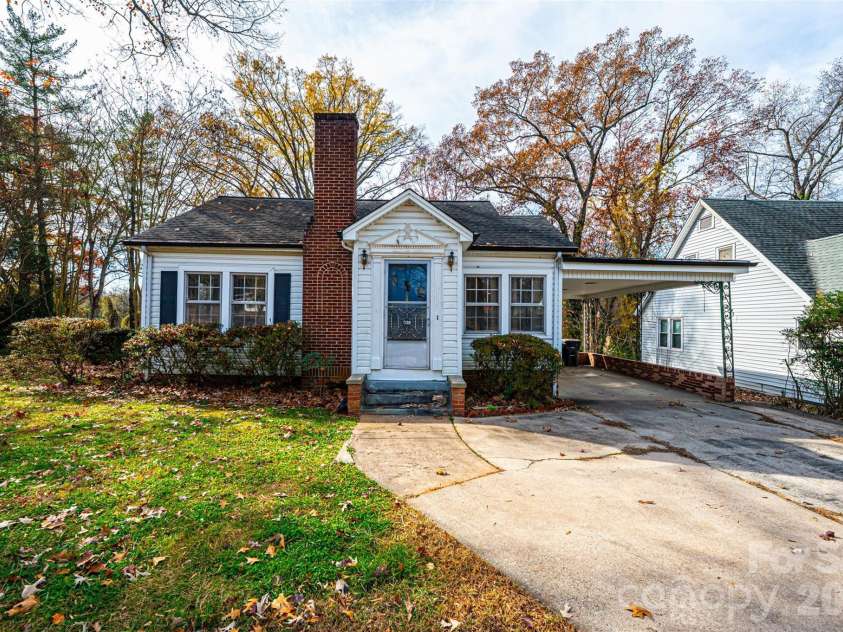 538 Salisbury Road, Statesville, NC 28677.  MLS# CAR4324440, YatesRealty ID 5621. 