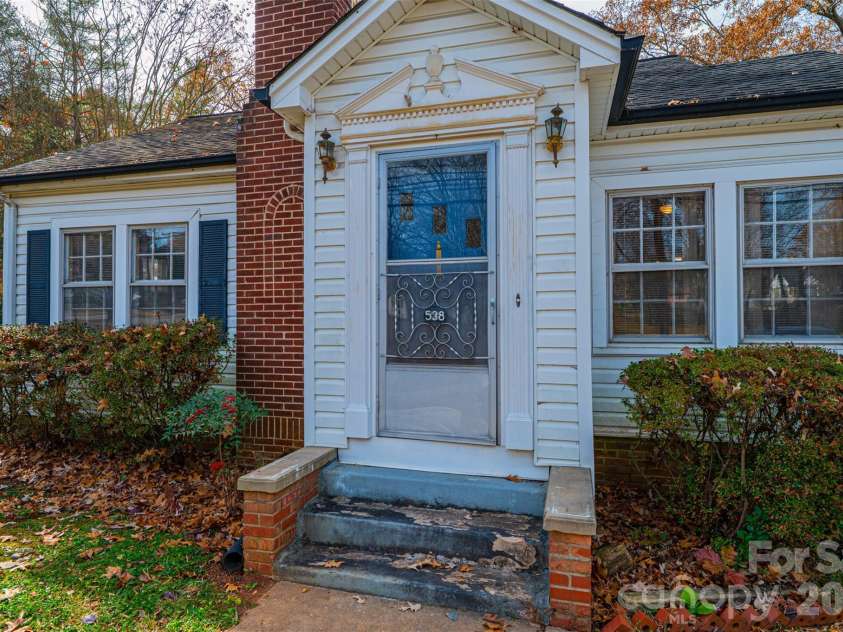 538 Salisbury Road, Statesville, NC 28677.  MLS# CAR4324440, YatesRealty ID 5621. 
