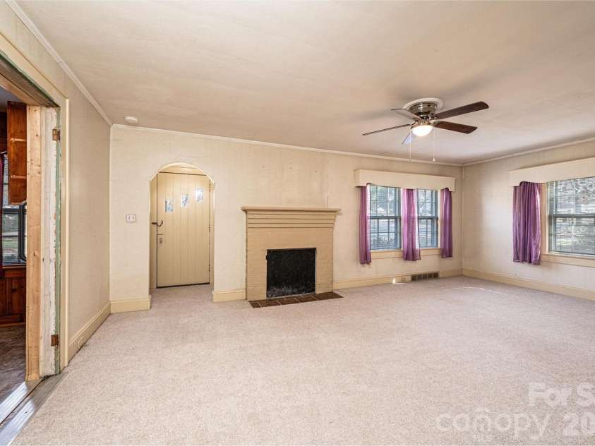 538 Salisbury Road, Statesville, NC 28677.  MLS# CAR4324440, YatesRealty ID 5621. 