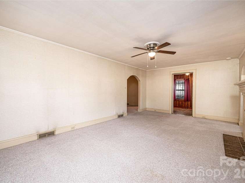538 Salisbury Road, Statesville, NC 28677.  MLS# CAR4324440, YatesRealty ID 5621. 