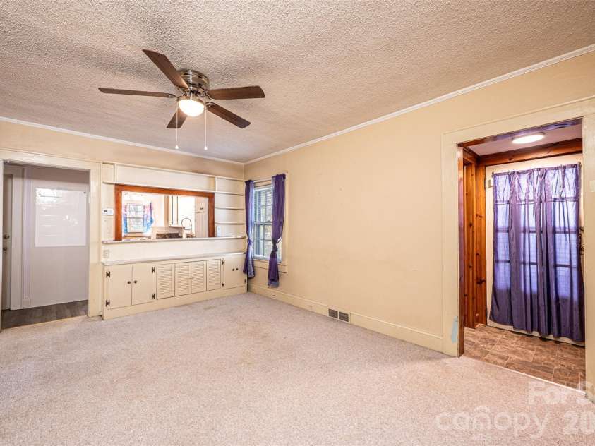 538 Salisbury Road, Statesville, NC 28677.  MLS# CAR4324440, YatesRealty ID 5621. 