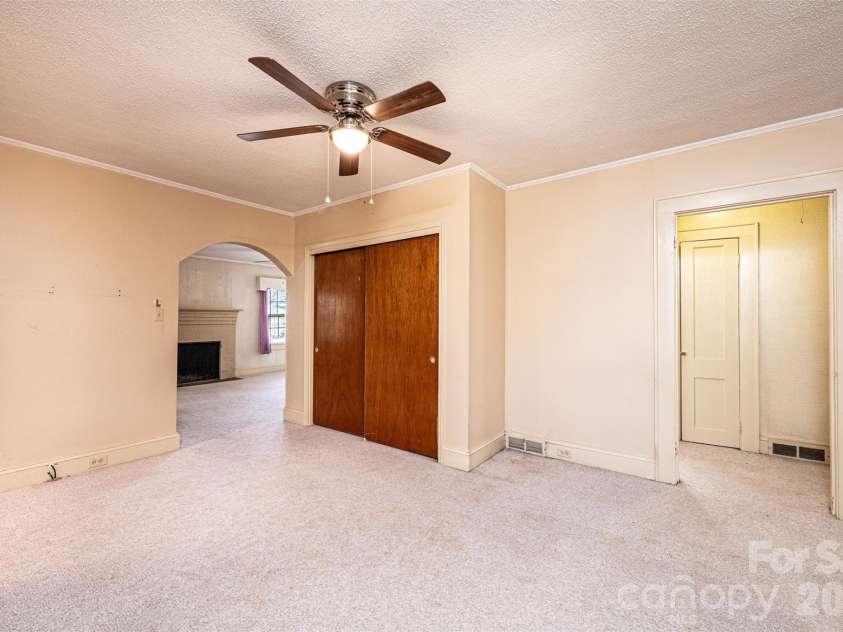 538 Salisbury Road, Statesville, NC 28677.  MLS# CAR4324440, YatesRealty ID 5621. 