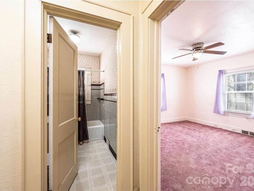 538 Salisbury Road, Statesville, NC 28677.  MLS# CAR4324440, YatesRealty ID 5621. 