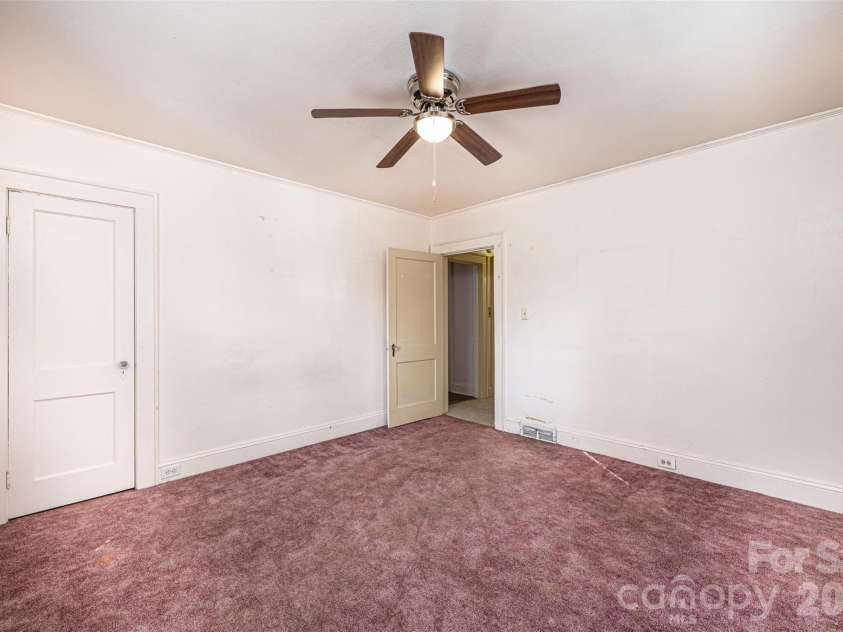 538 Salisbury Road, Statesville, NC 28677.  MLS# CAR4324440, YatesRealty ID 5621. 