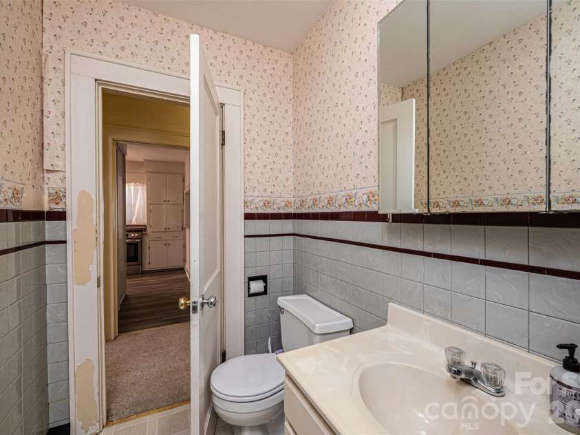 538 Salisbury Road, Statesville, NC 28677.  MLS# CAR4324440, YatesRealty ID 5621. 