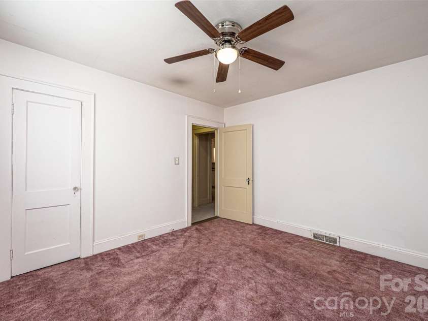 538 Salisbury Road, Statesville, NC 28677.  MLS# CAR4324440, YatesRealty ID 5621. 