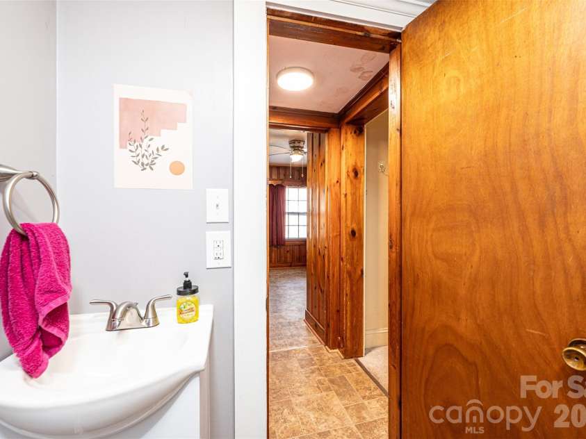 538 Salisbury Road, Statesville, NC 28677.  MLS# CAR4324440, YatesRealty ID 5621. 