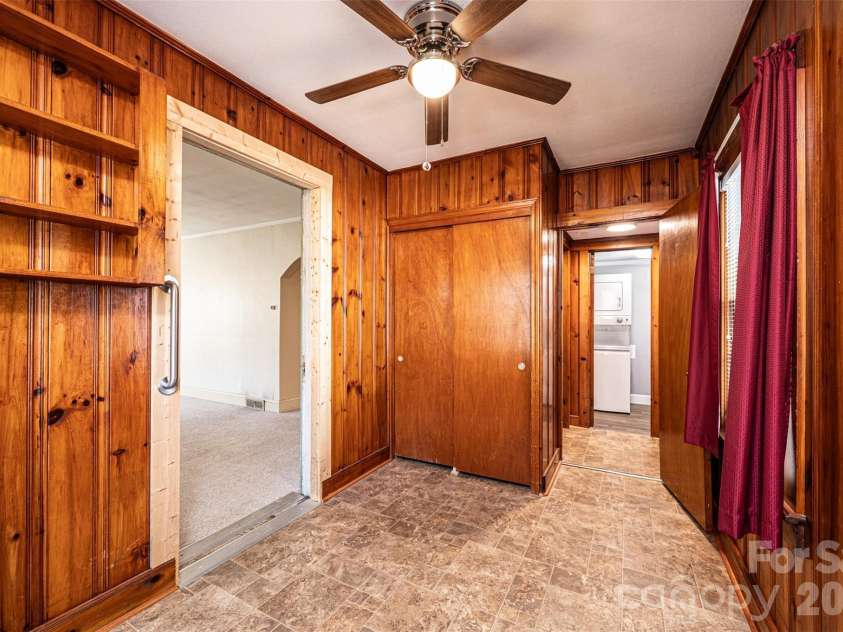 538 Salisbury Road, Statesville, NC 28677.  MLS# CAR4324440, YatesRealty ID 5621. 