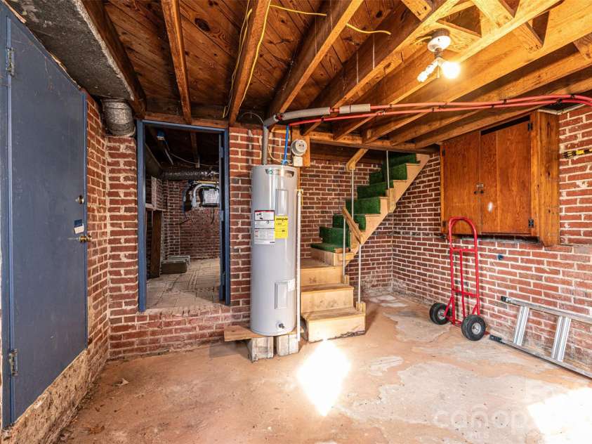 538 Salisbury Road, Statesville, NC 28677.  MLS# CAR4324440, YatesRealty ID 5621. 