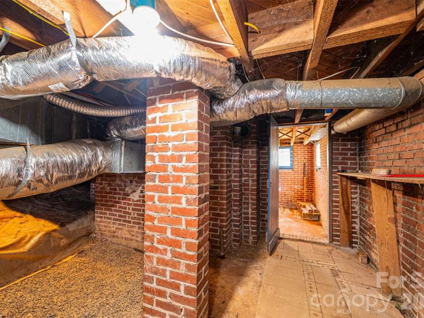 538 Salisbury Road, Statesville, NC 28677.  MLS# CAR4324440, YatesRealty ID 5621. 