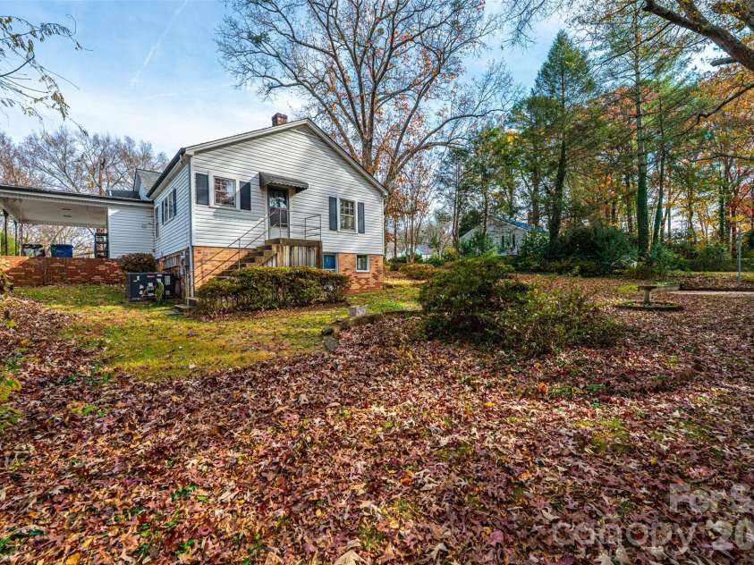 538 Salisbury Road, Statesville, NC 28677.  MLS# CAR4324440, YatesRealty ID 5621. 