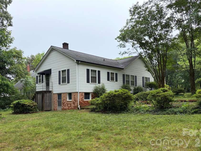 538 Salisbury Road, Statesville, NC 28677.  MLS# CAR4324440, YatesRealty ID 5621. 