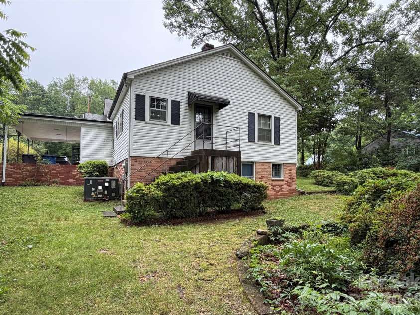 538 Salisbury Road, Statesville, NC 28677.  MLS# CAR4324440, YatesRealty ID 5621. 
