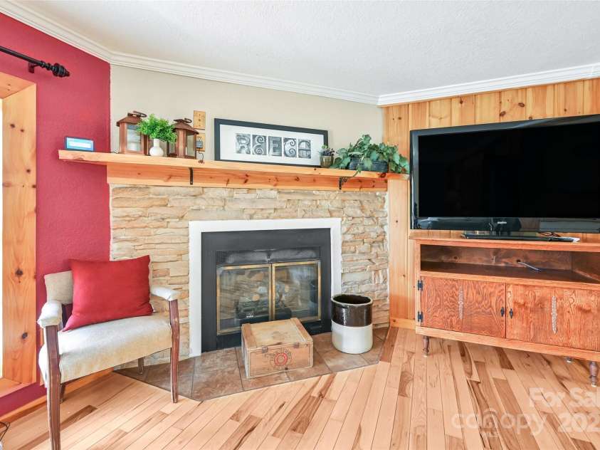 636 Roy Edwards Lane, Mars Hill, NC 28754.  MLS# CAR4241567, YatesRealty ID 5621. 