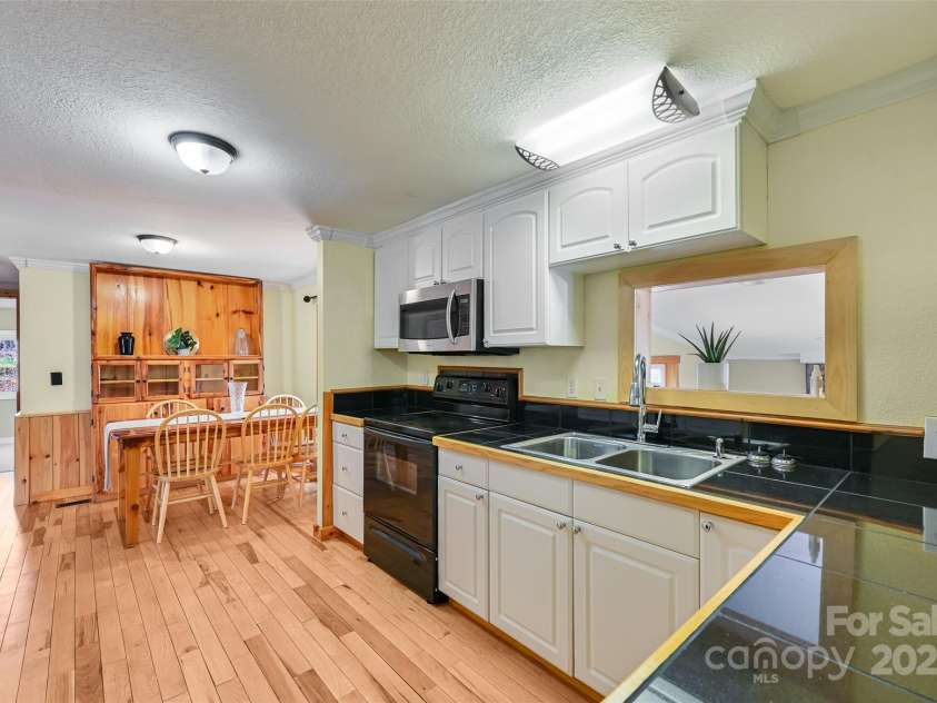 636 Roy Edwards Lane, Mars Hill, NC 28754.  MLS# CAR4241567, YatesRealty ID 5621. 