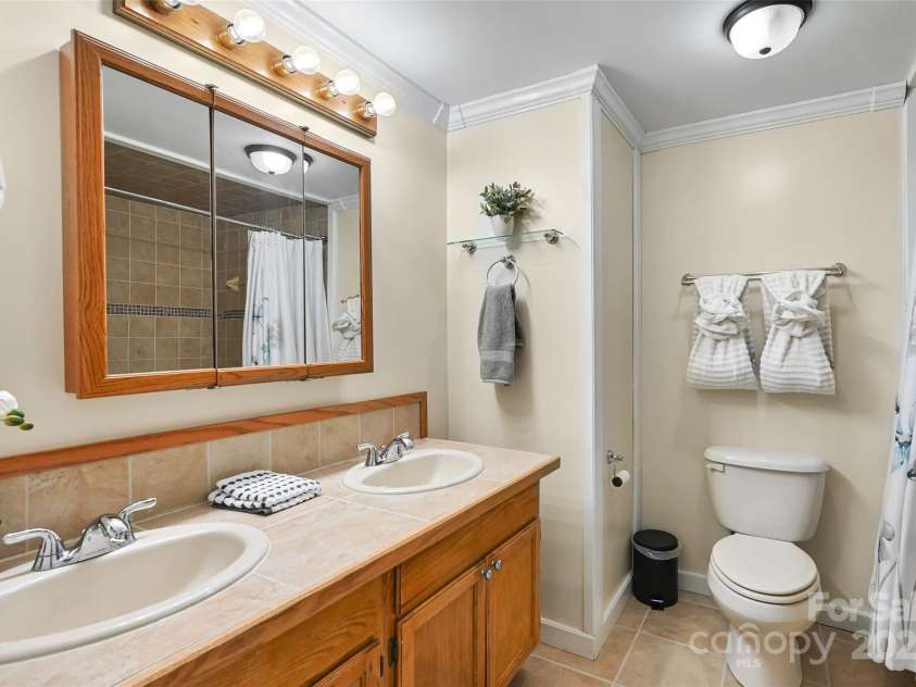 636 Roy Edwards Lane, Mars Hill, NC 28754.  MLS# CAR4241567, YatesRealty ID 5621. 