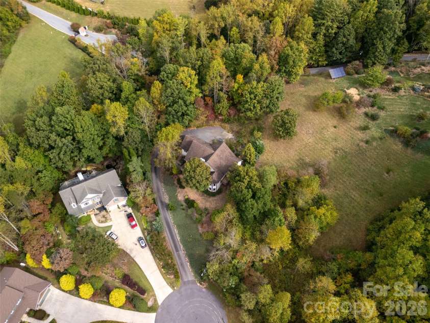 142 Twin Courts Drive, Weaverville, NC 28787.  MLS# CAR4433768, YatesRealty ID 56210. 