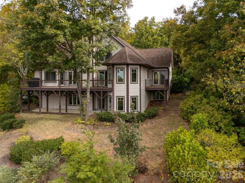 142 Twin Courts Drive, Weaverville, NC 28787.  MLS# CAR4433768, YatesRealty ID 56210. 