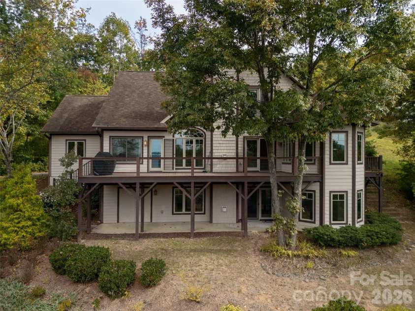 142 Twin Courts Drive, Weaverville, NC 28787.  MLS# CAR4433768, YatesRealty ID 56210. 
