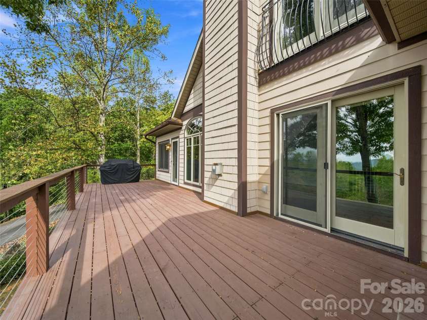 142 Twin Courts Drive, Weaverville, NC 28787.  MLS# CAR4433768, YatesRealty ID 56210. 