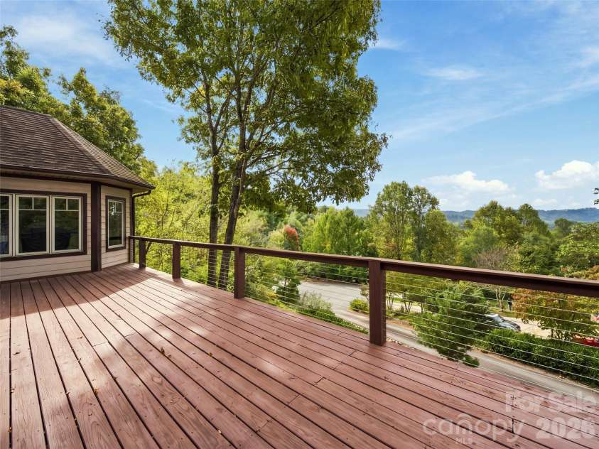 142 Twin Courts Drive, Weaverville, NC 28787.  MLS# CAR4433768, YatesRealty ID 56210. 