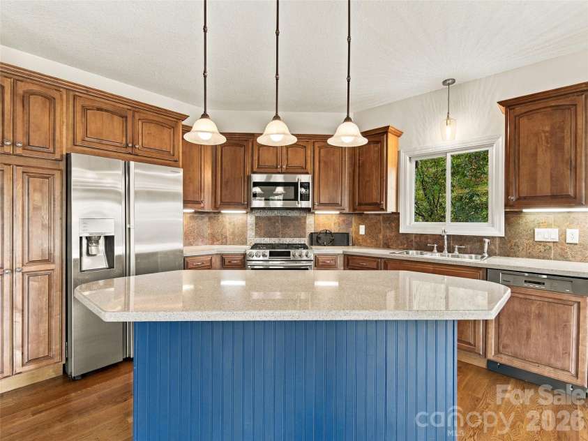 142 Twin Courts Drive, Weaverville, NC 28787.  MLS# CAR4433768, YatesRealty ID 56210. 